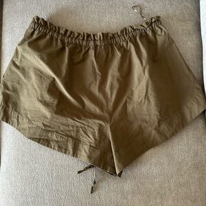 Zara Khaki Cotton Drawstring Shorts – Size M/L 🌿✨